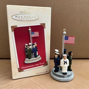 Hallmark Keepsake Ornament. Defending the Flag. 2003. QXG8577.